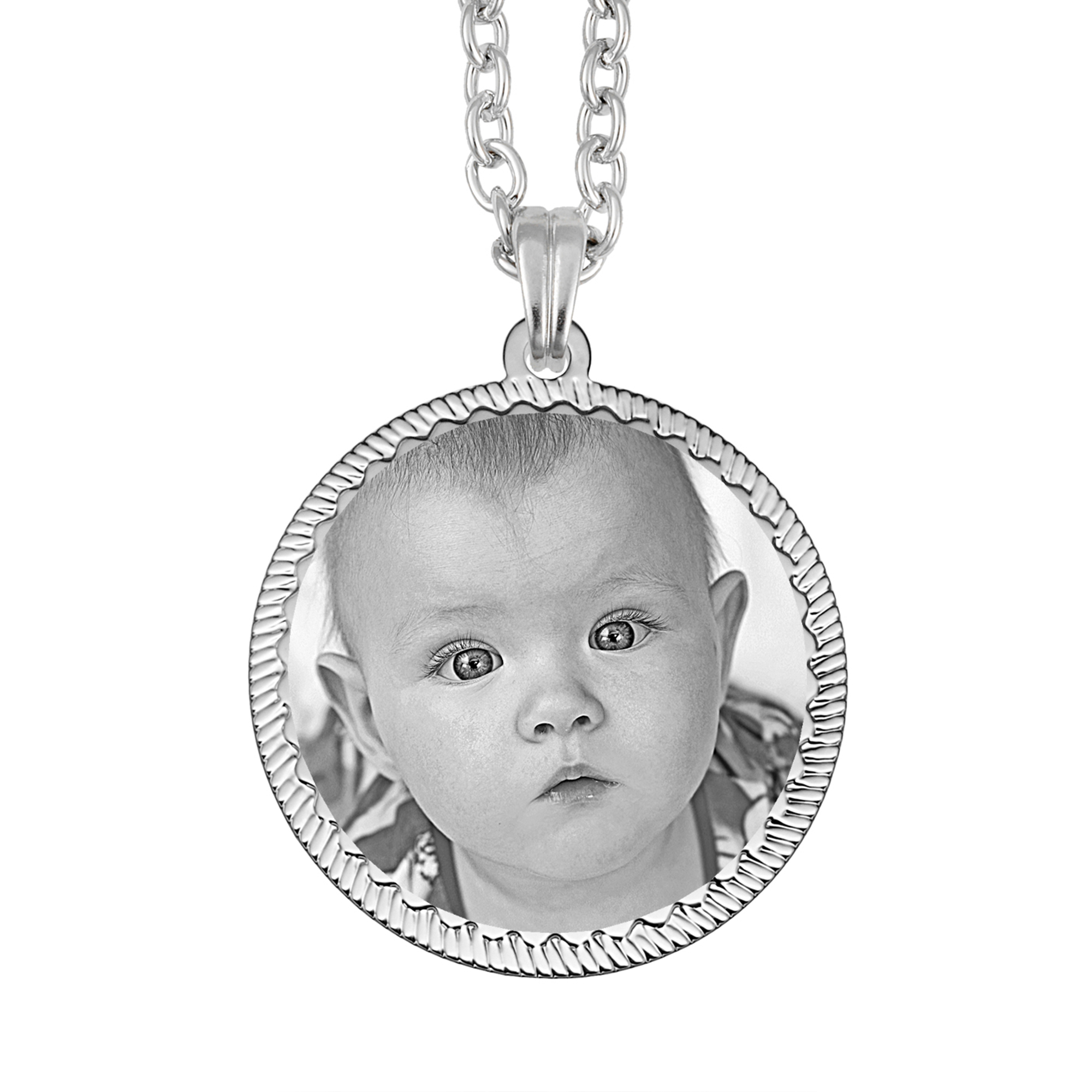 Photo Engraved Silver Cutting Round Pendant